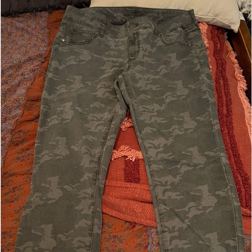 NWOT Maurices Size 14 Reg stretchy camo pants